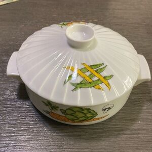Styson vintage casserole dish with lid